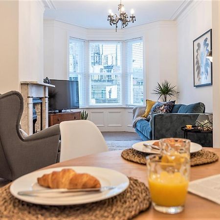 Perfectly Located 4 Storey Townhouse With 2 Parking Spaces In Central Гаррогейт Екстер'єр фото