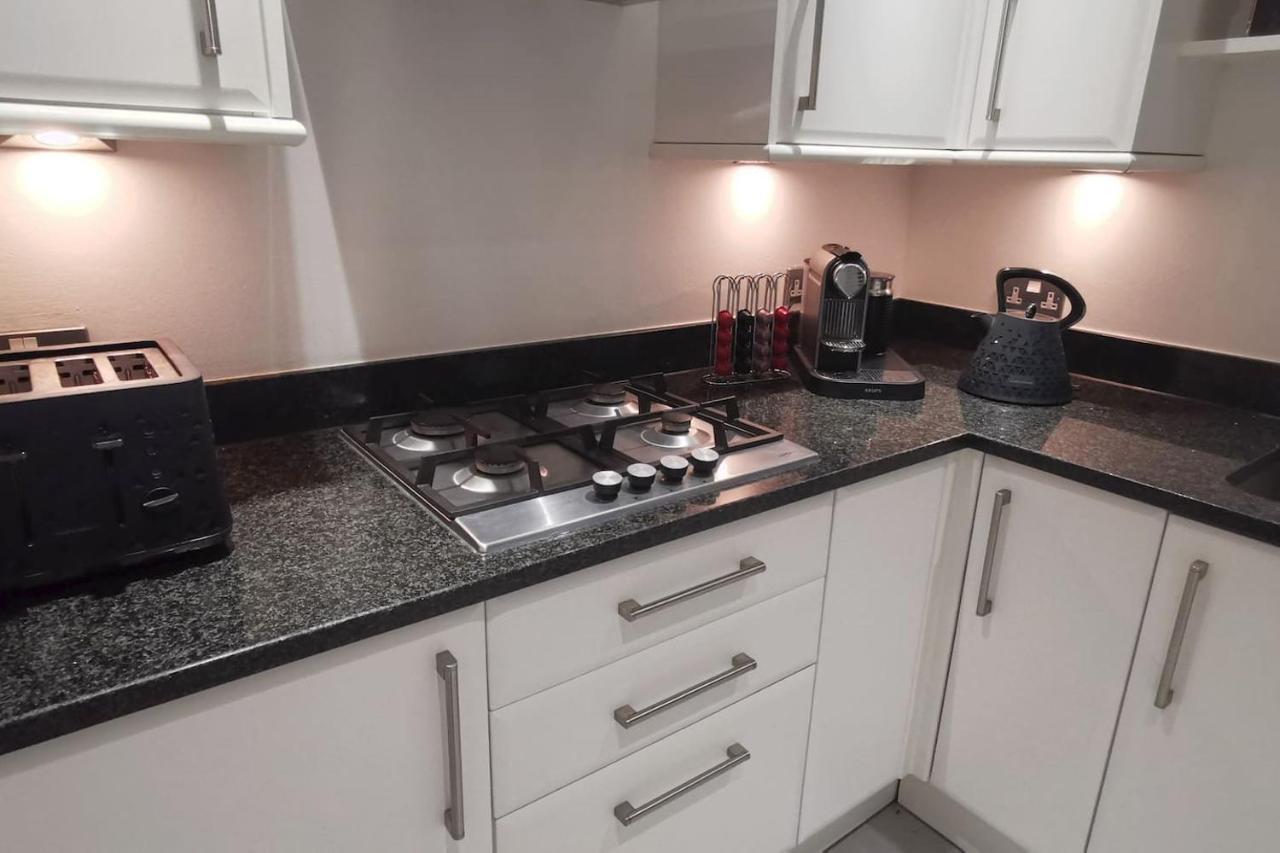 Perfectly Located 4 Storey Townhouse With 2 Parking Spaces In Central Гаррогейт Екстер'єр фото